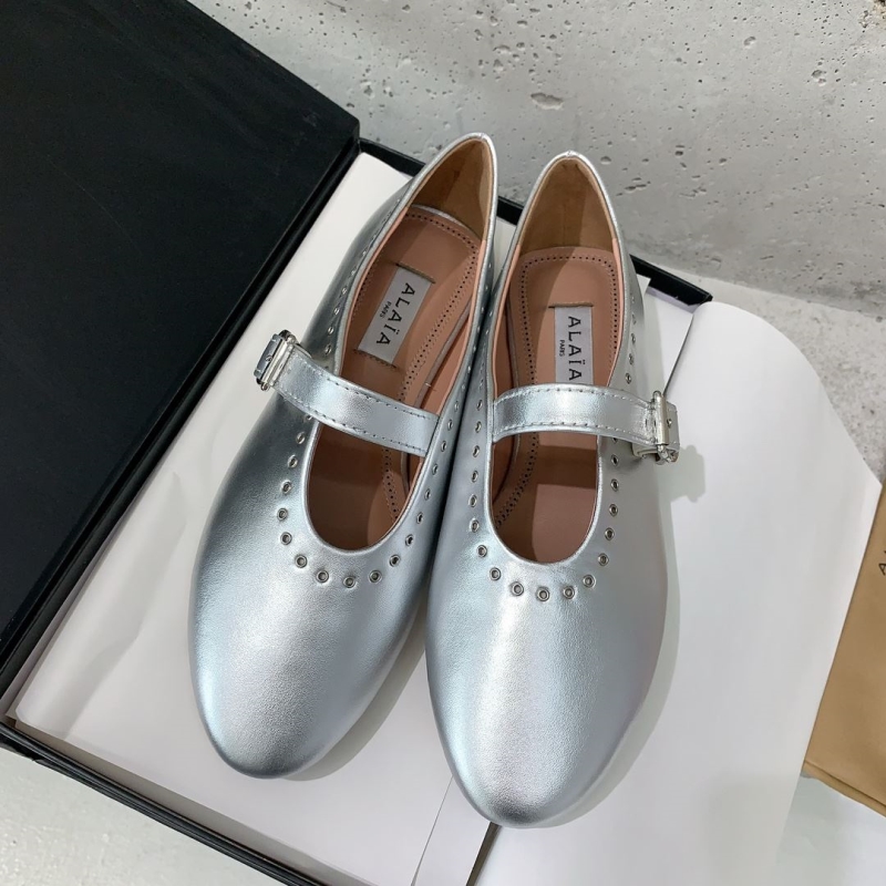 Other flat shoes